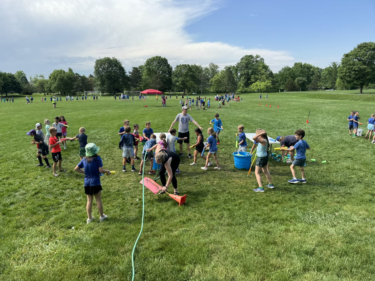 meyerreaders's tweet photo. Water games!! 💦 https://t.co/y1HWcUzUPg