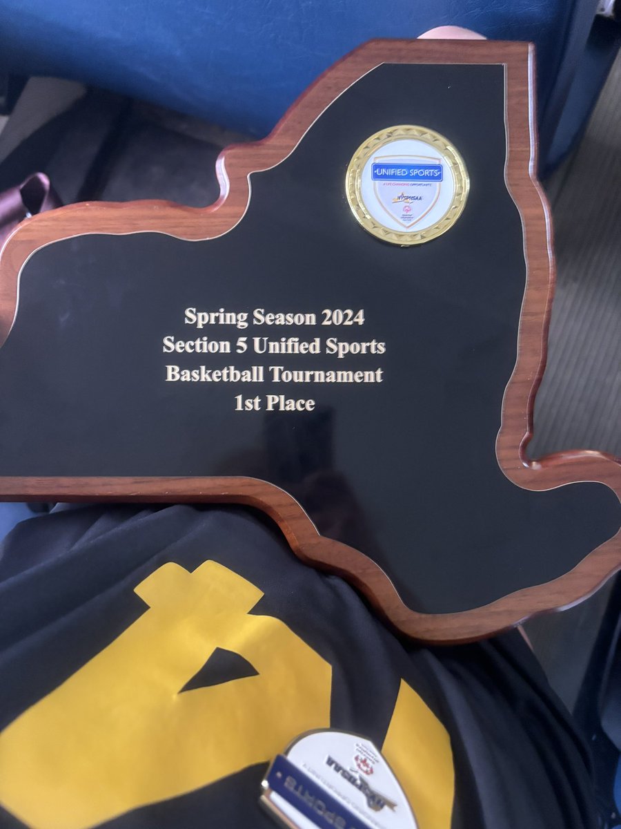 RRennoldson's tweet photo. HFL unified basketball black team played their final game today. They round out their season with a section v first place finish. These kids became a family and worked together so well. Thank you coach Berends for a great season. @HFLCSDAthletics https://t.co/wM75H4DuJZ