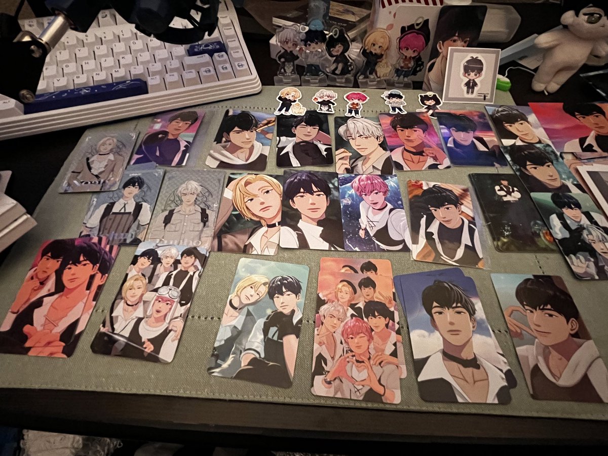 nyahamin's tweet photo. I have so much stuff i can barely fit them on my desk but @plavemari the goat as always tysm for hosting #inkerbellproofs https://t.co/Hp0zvvUBkP