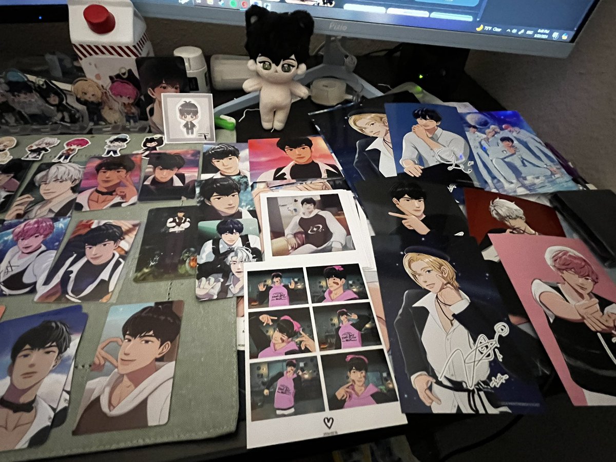 nyahamin's tweet photo. I have so much stuff i can barely fit them on my desk but @plavemari the goat as always tysm for hosting #inkerbellproofs https://t.co/Hp0zvvUBkP
