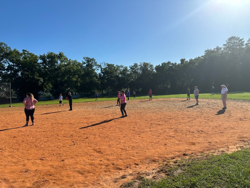 MCPSWellnessPE's tweet photo. Beautiful day for a Faculty v. 5th grade Kickball matchup @HVEDolphins Mrs. Baxley was the ringer today! #ImaFANhve @dixonk2019 @MCPS_Elementary @RoyFansFL @LivengoodDC https://t.co/PdegiAFGE7