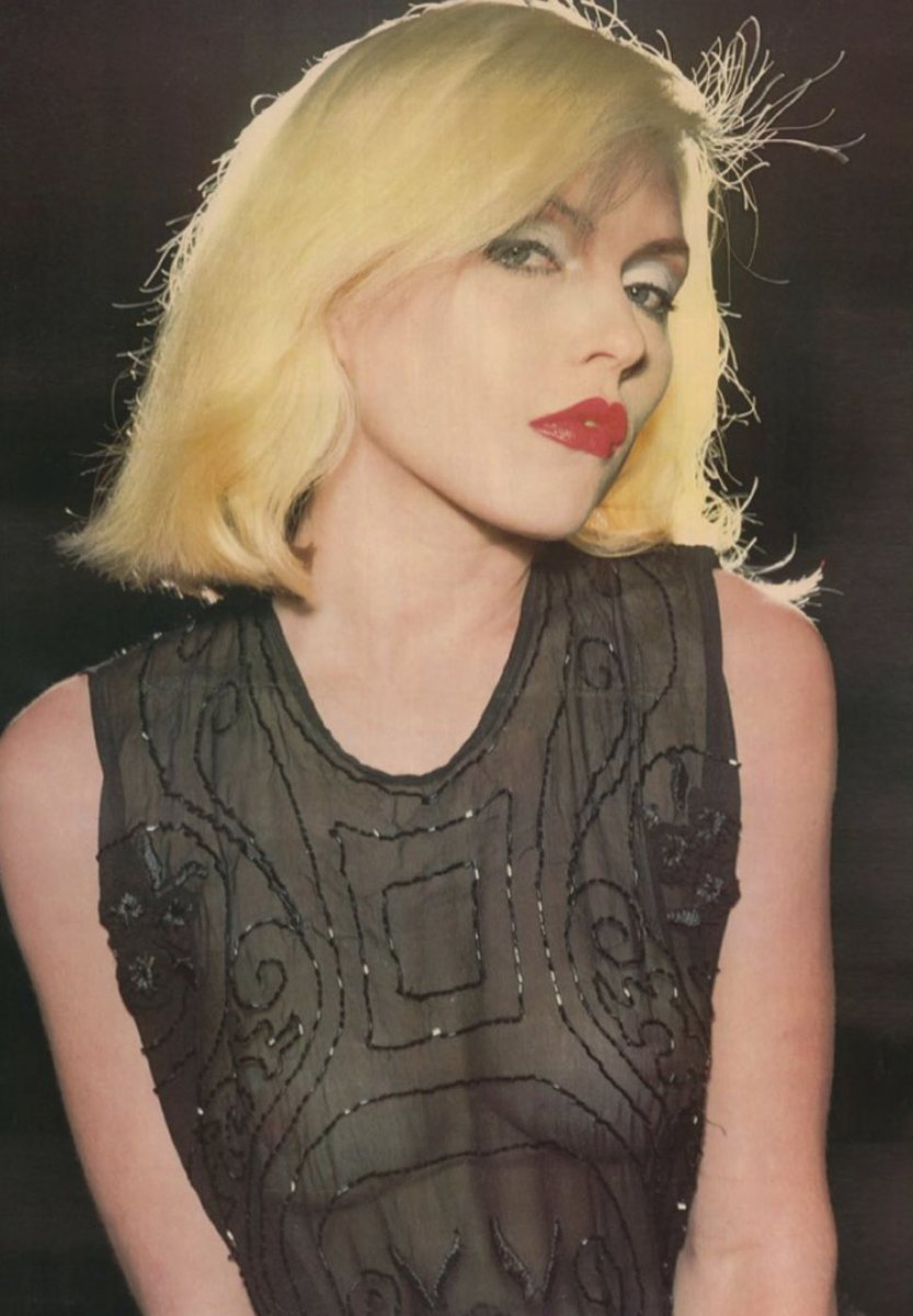 lyraskyofficial's tweet photo. 【Blondie/Call Me】和訳『American Gigolo』愛か?仕事か?解説blog→👠https://t.co/h7Rm6WhVqG
元祖セレブリティー,元祖ガールズロッカー?Lyraはこのお方を"元祖フリーダム"とお呼びしたい.そんな姉御の歌2018/12/20
#blondie #callme #debbieharry #deboraharry #americangigolo #ブロンディ #1980s https://t.co/6CyKRVsv4C
