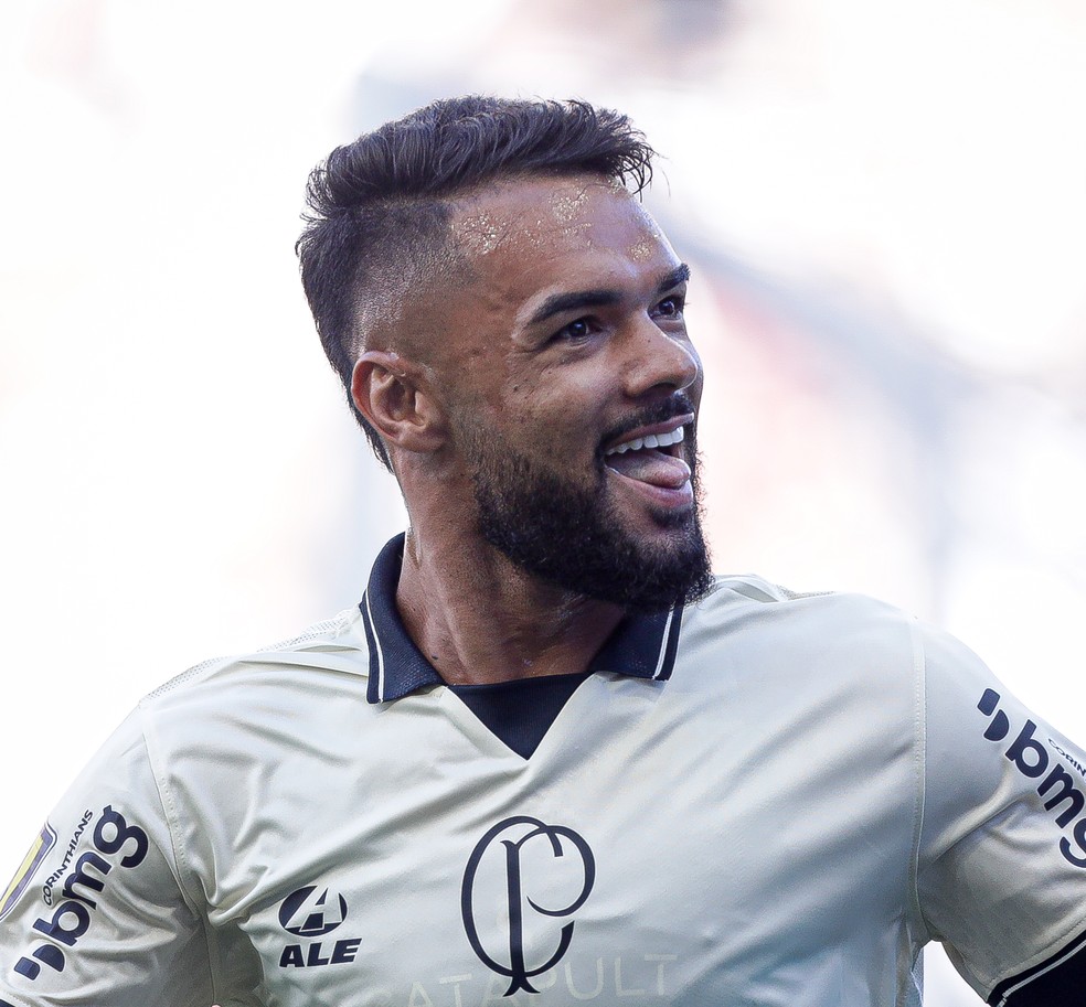 Cortinas ao Contrário tweet media