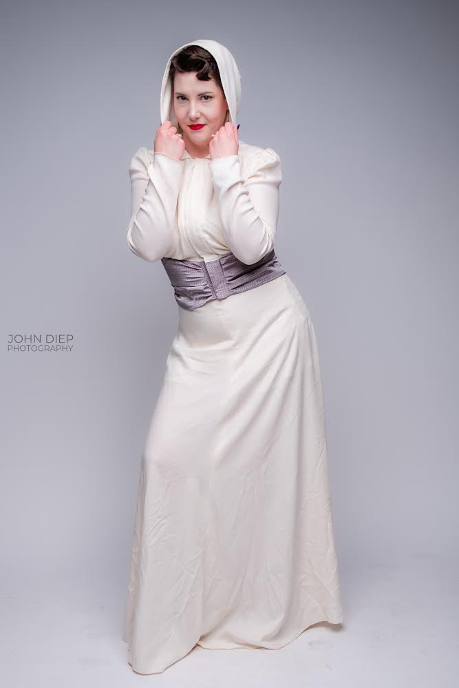 MakingLaurie's tweet image. Have you ever wondered “what would Princess Leia wear if #StarWars was set during WWII?”

This Leia-inspired 1940s 
 gown is the least practical and most expensive thing I’ve ever made… which is probably why it’s my favourite.