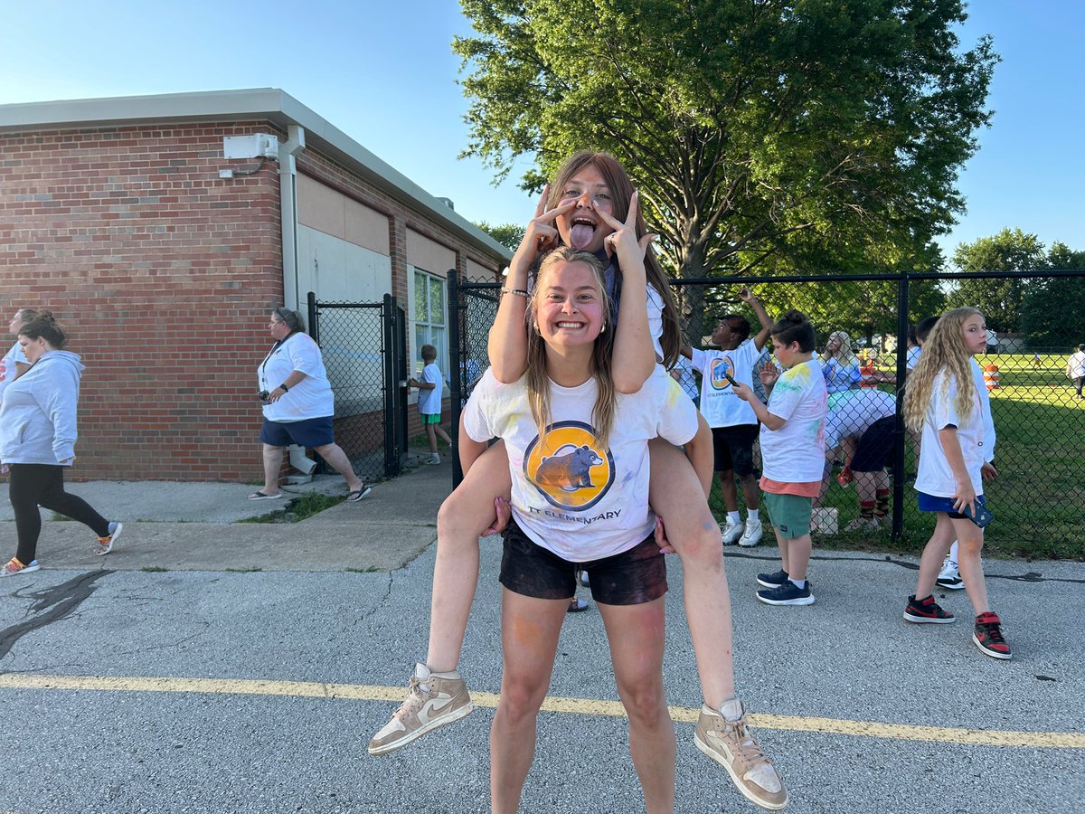 Color Run year 2!! Such a fun way to wrap up the school year! 🩷