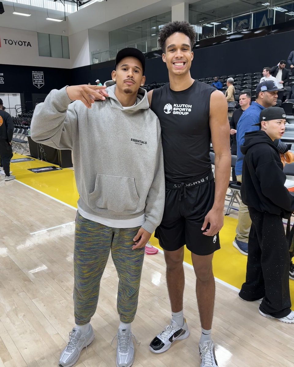 The MUBB Family at Klutch Pro Day @_oso_i 🤝 @juanonjuan10 #MUBB | #WeAreMarquette