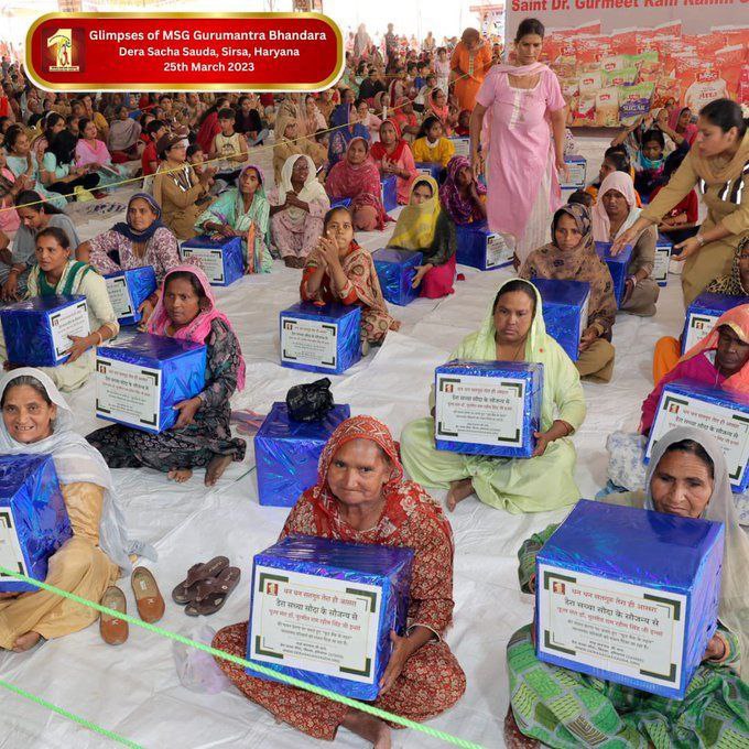 TanviInsa's tweet photo. With the Inspiration of Saint Ram Rahim Ji Volunteers of Dera Sacha Sauda keep fast once in a week and donate that day food as #GiftOfFood and also distribute Free Ration Kits to the poor and destitute people.
@DSSNewsUpdates https://t.co/KtJhwgw1rV