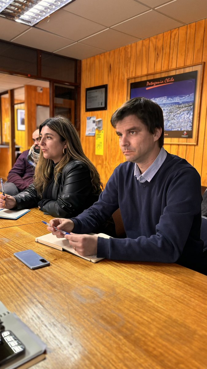 meconomiaaysen's tweet photo. Con el objetivo de articular acciones que beneficien a Cooperativas y AG, se reunieron profesionales de fomento @IndapAysen y el Jefe de la División de Asociatividad y Cooperativas (DAES), Juan José Montes, junto al Seremi de Economía @frojas_cl

#ChileAvanzaContigo https://t.co/9aBAdyrDHa