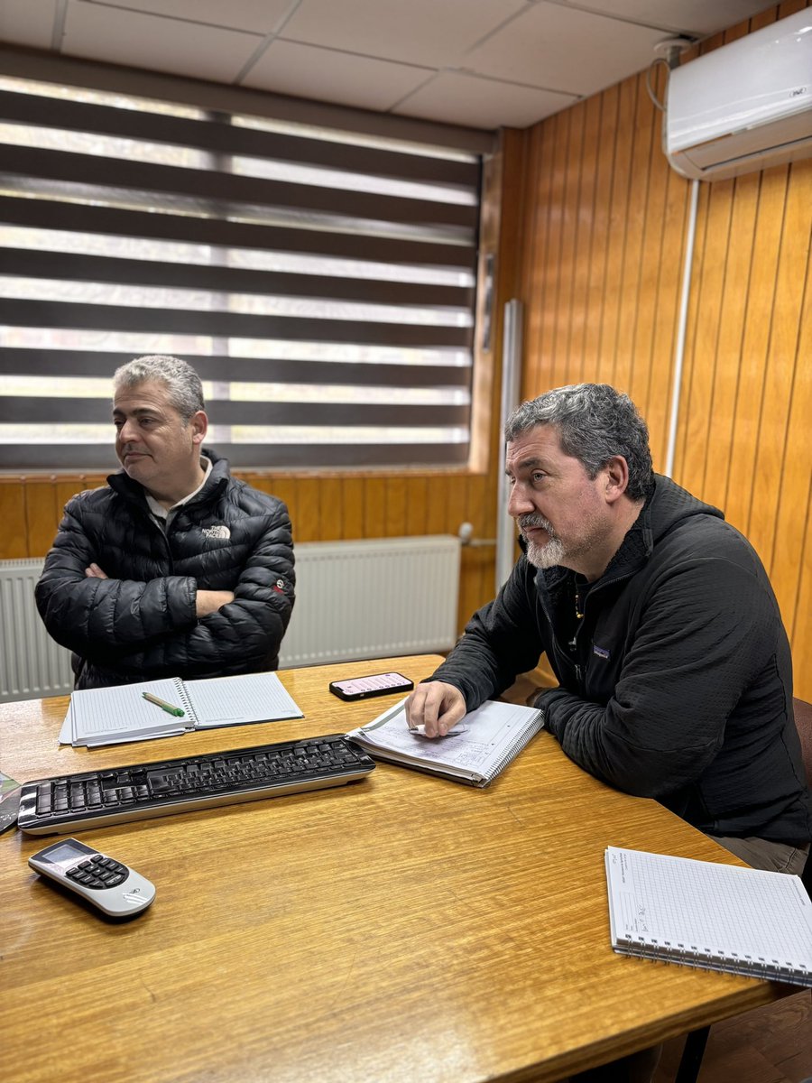 meconomiaaysen's tweet photo. Con el objetivo de articular acciones que beneficien a Cooperativas y AG, se reunieron profesionales de fomento @IndapAysen y el Jefe de la División de Asociatividad y Cooperativas (DAES), Juan José Montes, junto al Seremi de Economía @frojas_cl

#ChileAvanzaContigo https://t.co/9aBAdyrDHa