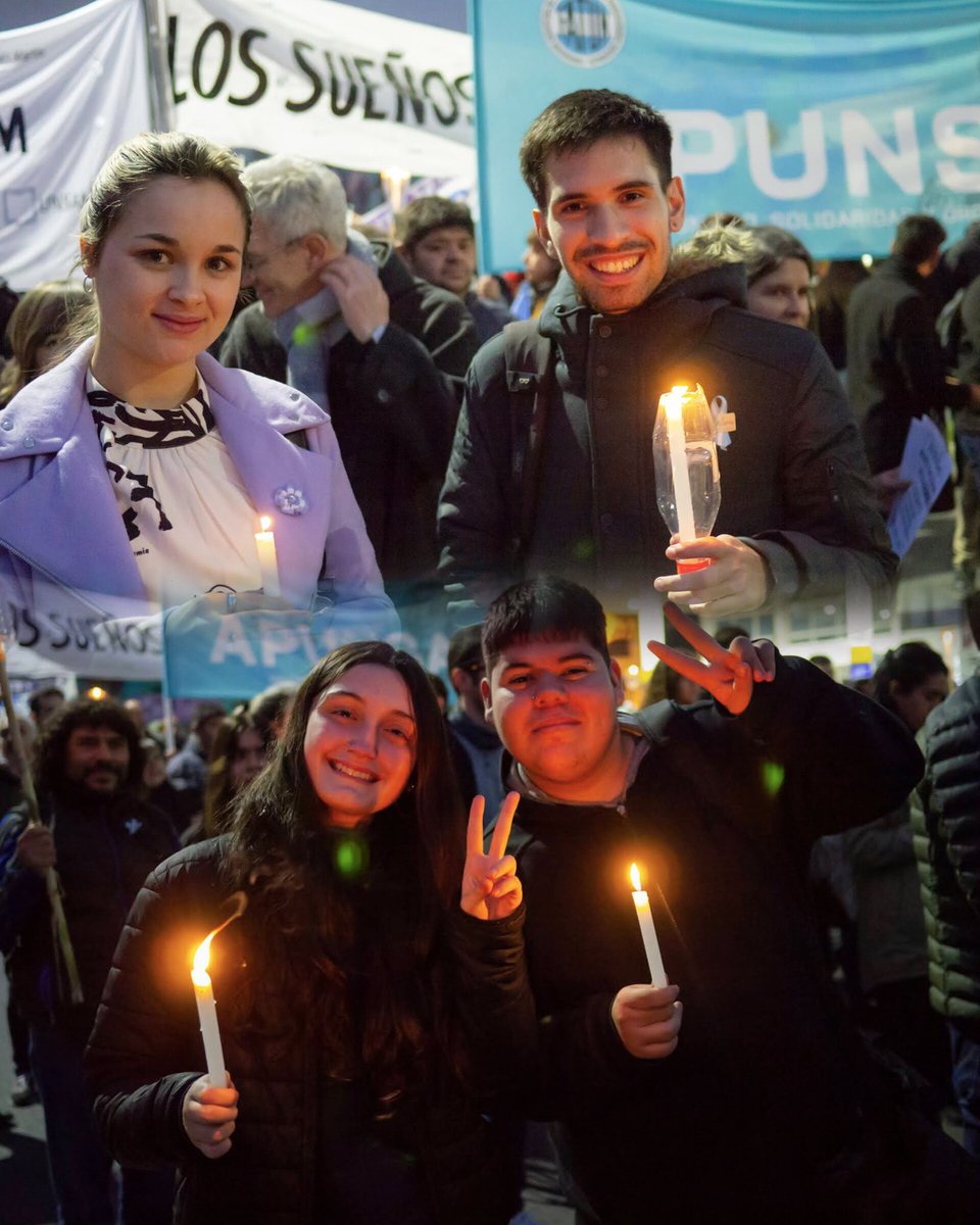 unsamoficial's tweet photo. Quizás están muy ocupados con otra cosa, pero hoy en la UNSAM hicimos una Marcha de Antorchas porque seguimos luchando por una universidad gratuita, pública y de calidad🔥 ¡Gracias a todas y todos los que nos acompañaron! https://t.co/Km3Volsj3W