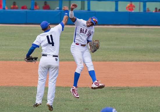 Alazanes a paso doble en Serie Nacional de #Beisbol La tropa granmense venció dos veces a Ciego de Ávila. Destaque con el madero de Guillermo Avilés. #Cuba #beisbol #BeisbolCubano jit.cu/NewsDetails.as…