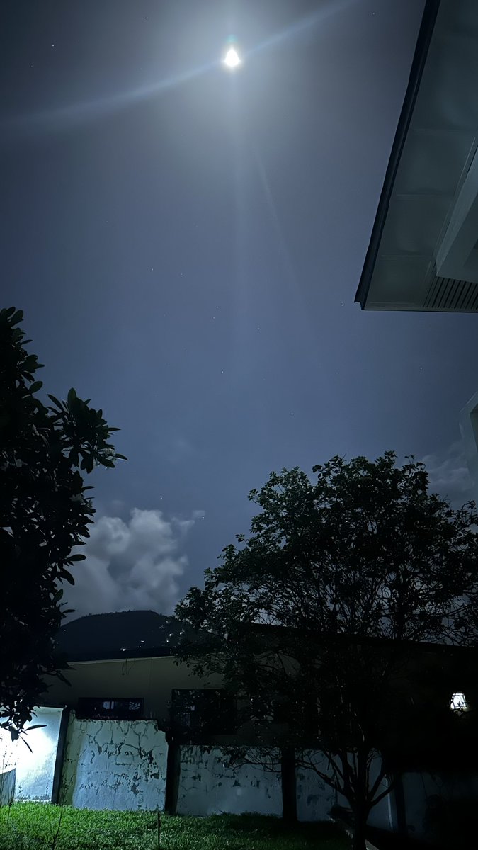 Red1Rider_'s tweet photo. #Lunartic https://t.co/RgSLUjQdVD