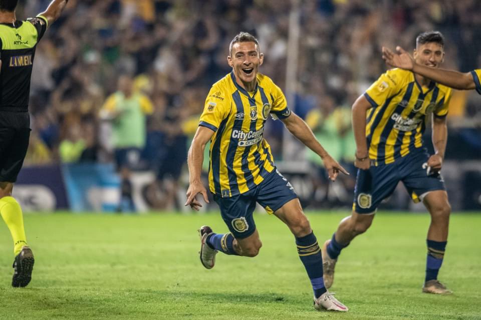 MundoCentralOf's tweet photo. Marco Ruben está muy cerca de concretar su vuelta a #RosarioCentral

➡️ Se están ultimando los detalles para oficializarlo. En los próximos días se haría el anuncio

😍 ¡PASE GOLEADOR, LO ESTÁBAMOS ESPERÁNDO! https://t.co/AYfTO5bPJX