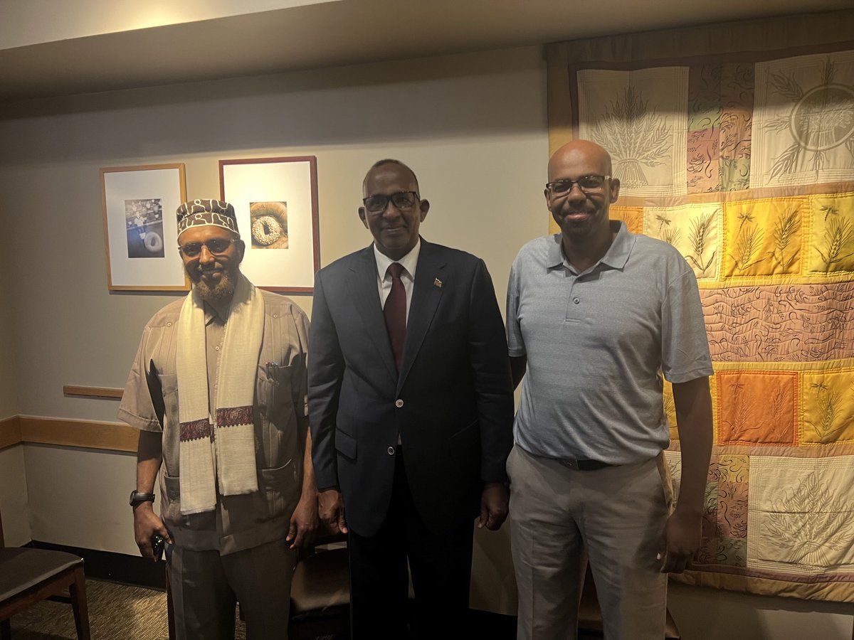 In Atlanta, Nasir Warsame & I had the privilege of meeting with Hon. Aden B. Duale - Minister of KDF. I met him 10 yr ago when Jubaland Statehood was in questioned! Yesterday, We talked a lot about SSC-K! Duale and SSC-K Pres. Hon. Firdhiye are to meet in Nairobi soon!