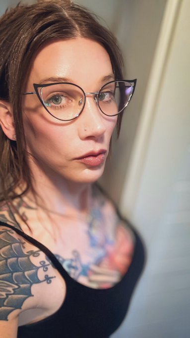 New specs! 🤓 Won&rsquo;t waste my ninth life. 🐈&zwj;⬛💋 https://t.co/h3NxEKU7b7