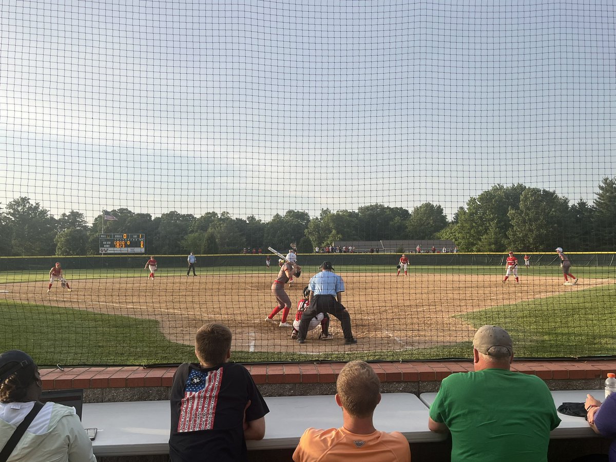 Thank you @FParkAthletics for hosting @IHSAA1 🥎 Sectional #48. Championship Game: @MaterDeisports vs @AthleticsNp. Greatly appreciate the hospitality by your Student Advisory Committee Members! @IHSAA1SAC Member @CharlieHasenour leading the way! @IHSAAFoundation providing