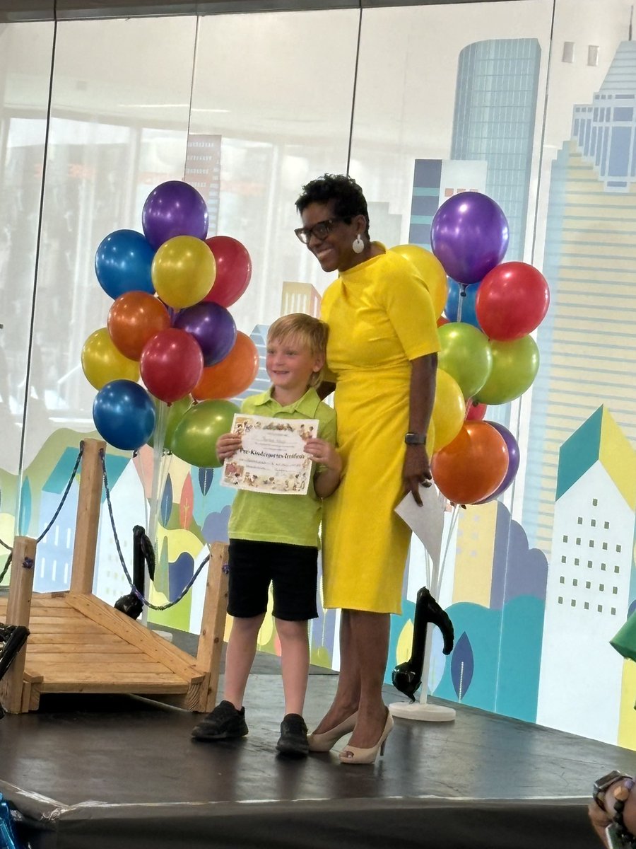 RoarkEarly's tweet photo. Wellโฆwe had the first round of our @RoarkEarly PreK Crossover ceremonies today! They are โOn Their Wayโ to @WillisSchools Kindergarten! #Ready4Kinder #OnTheirWay https://t.co/mVe3DINzsU