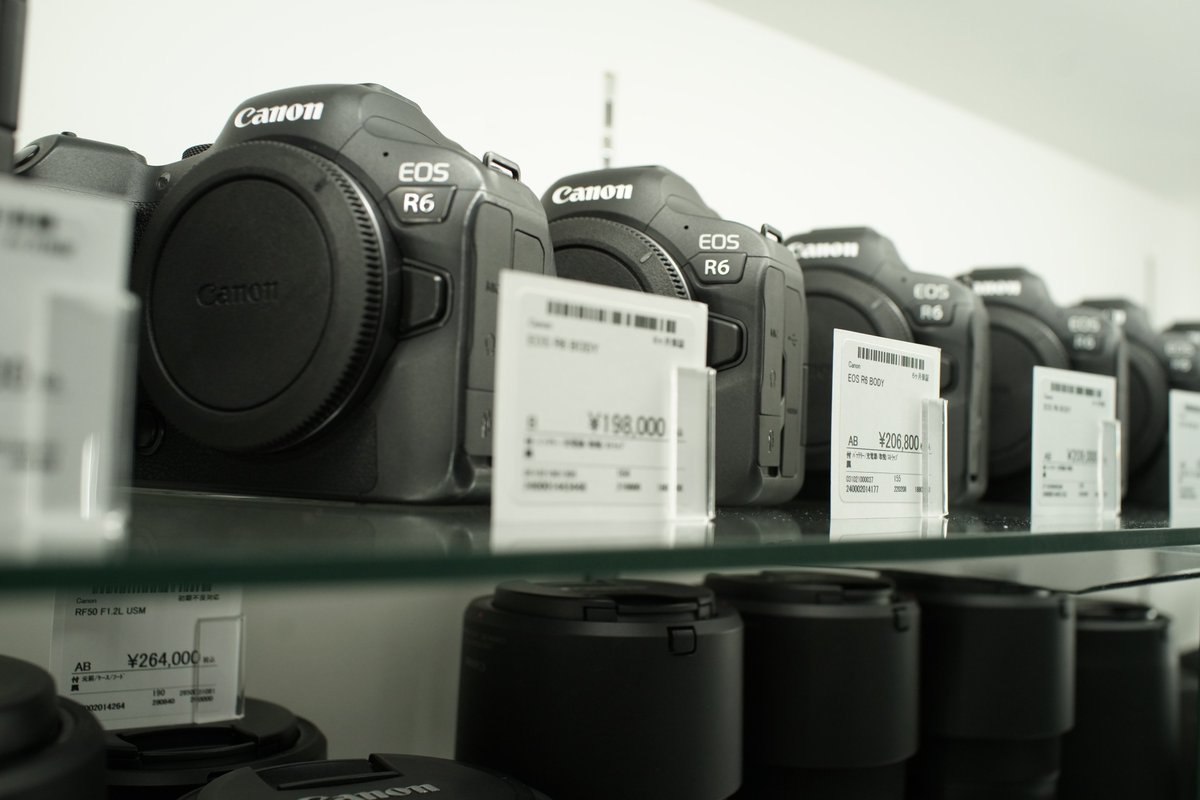sanpoucamera's tweet image. おはようございます(*&apos;▽&apos;)！
本日は曇天、少し涼しいですね～(´▽｀*)
お近くにお越しの際は
是非三宝カメラをお願い致しますm(_ _&quot;m)

さて、中古のCanon EOS R6とR6 MarkII
値下げしました～(´▽｀*)！
是非ご利用くださいませ～(´▽｀*)
＃EOSR6
＃EOSR6MarkII
＃値下げ