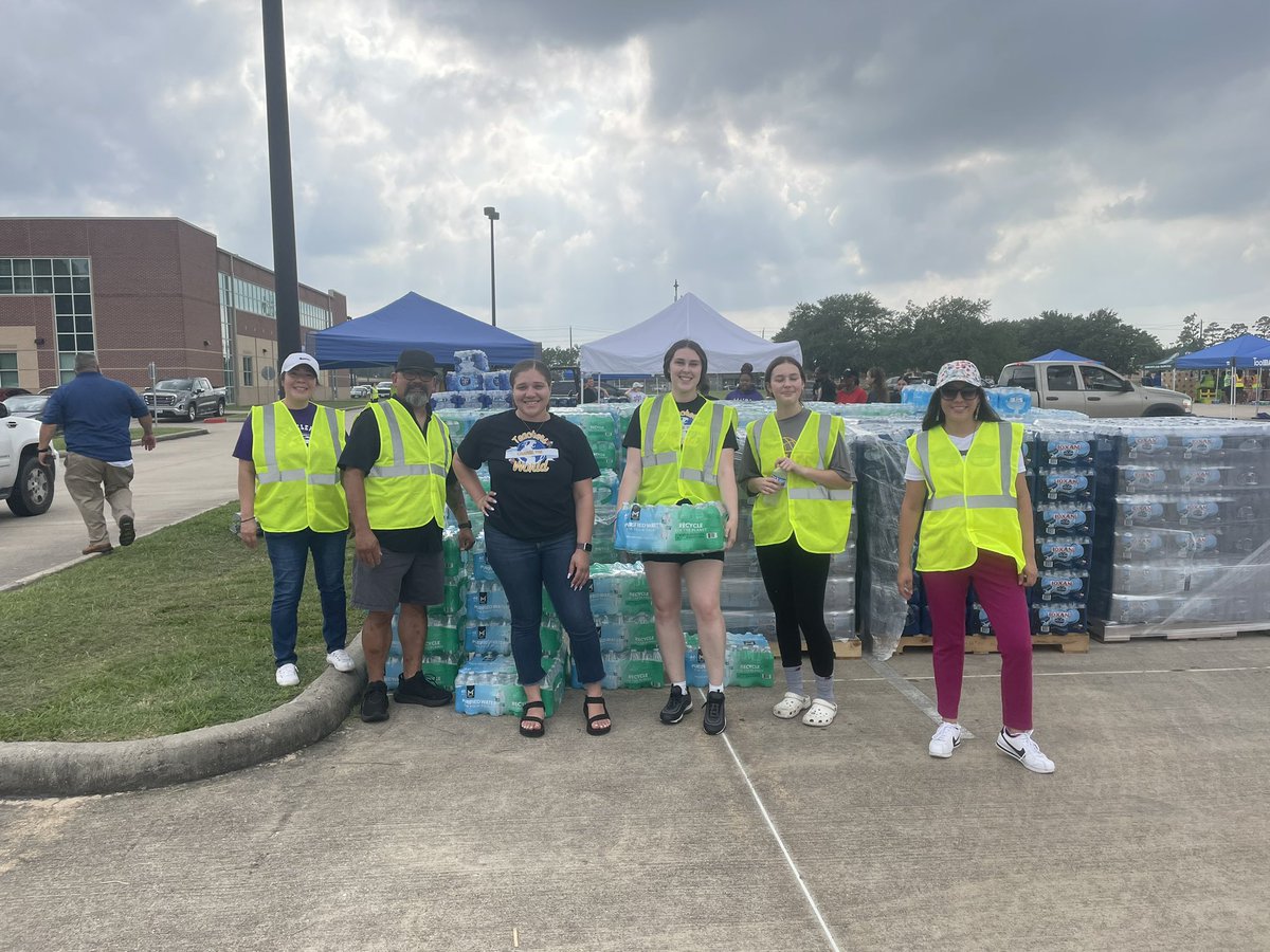 This evening we managed to help around 3,000 families by giving away water and food. Our community is strong and resilient, we come together to help each other. #WeAreChannelview. Thank you to our partners @LyondellBasell @HarrisCoPct2 @AnaHdzTx
