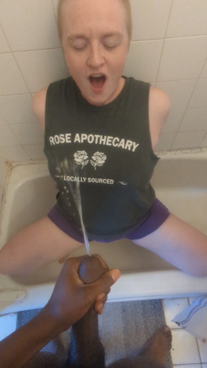 MickMaverick4's tweet photo. #piss #goldenshower #drenched https://t.co/AF5xGsf64N