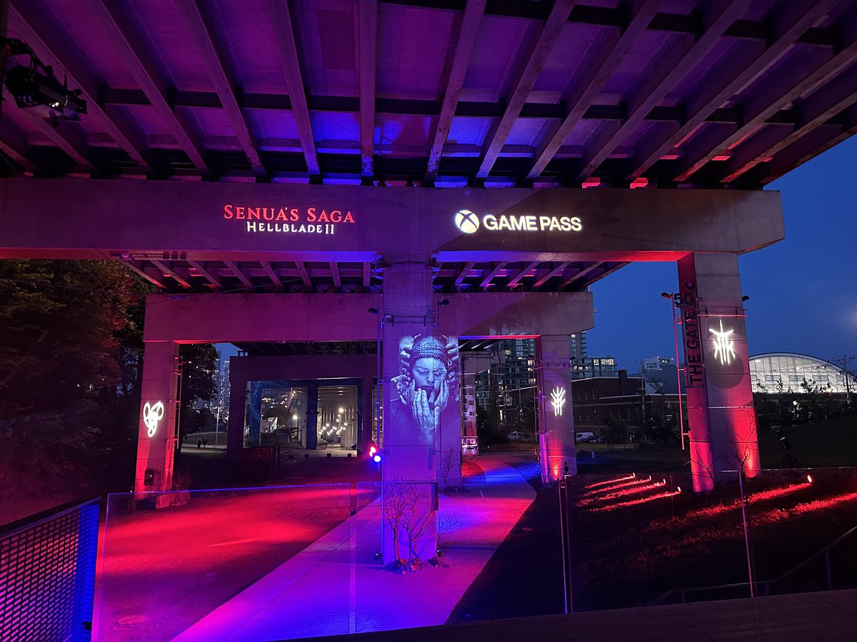Dapper_Tux's tweet image. The true North of Midgard (#Toronto) is decked out for Senua's Saga: Hellblade II global launch, full moon and all! 🌕 🪓

Time to match some glyphs!

#Hellblade2 #Xbox