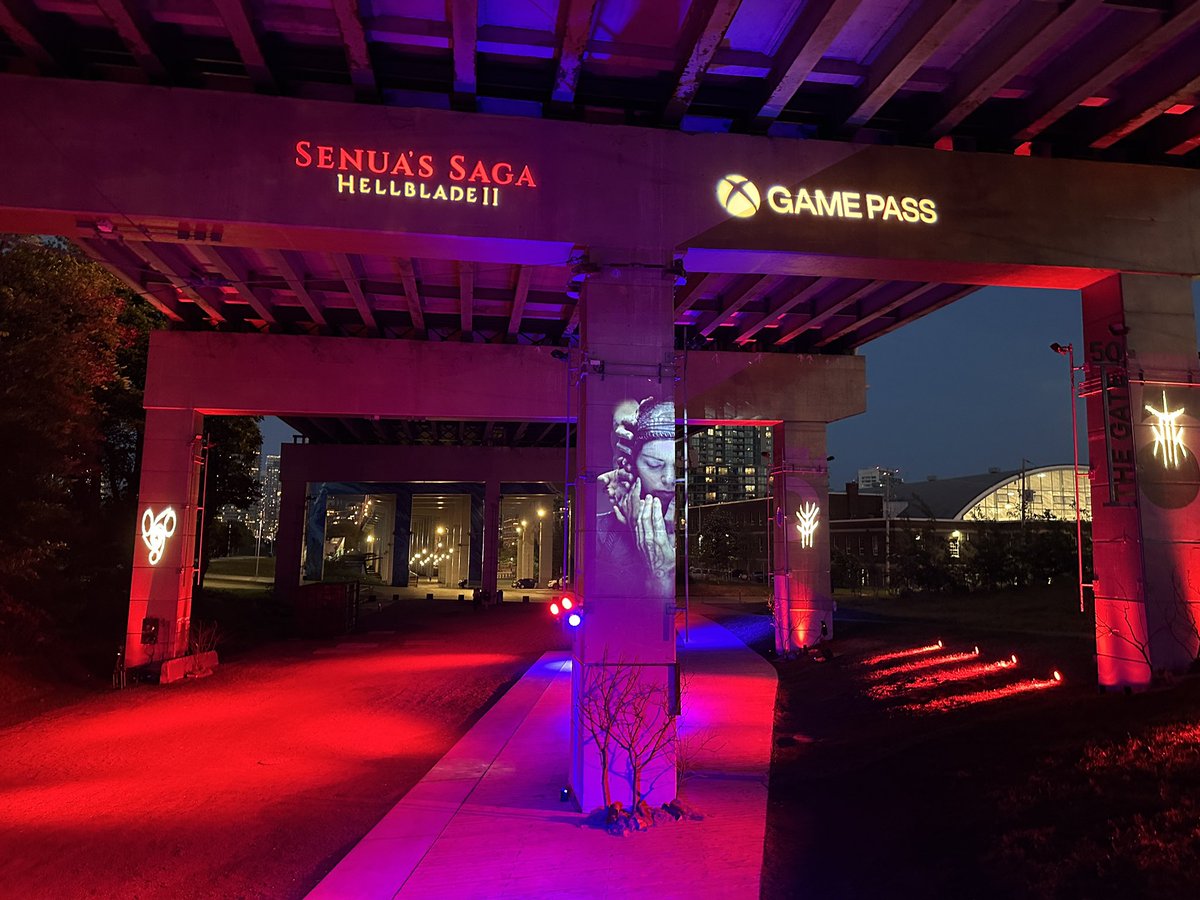 Dapper_Tux's tweet image. The true North of Midgard (#Toronto) is decked out for Senua's Saga: Hellblade II global launch, full moon and all! 🌕 🪓

Time to match some glyphs!

#Hellblade2 #Xbox
