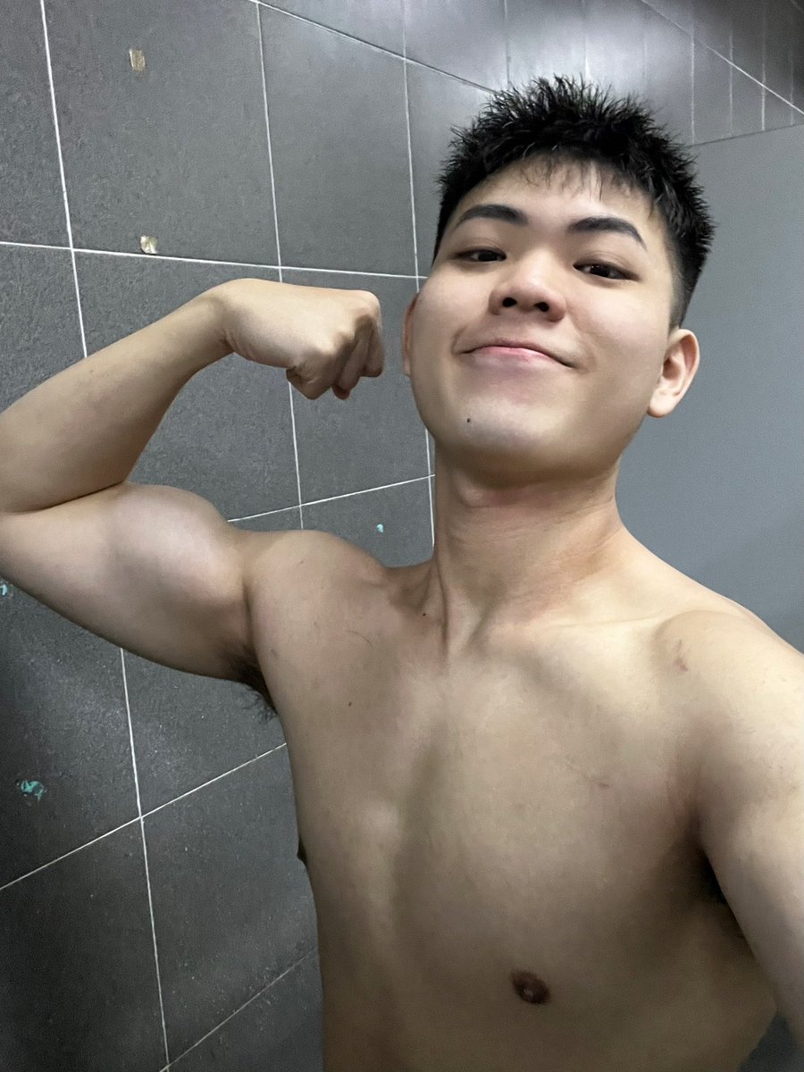 换了个硬汉的发型😏🔥

Link：onlyfans.com/aluk77/c6