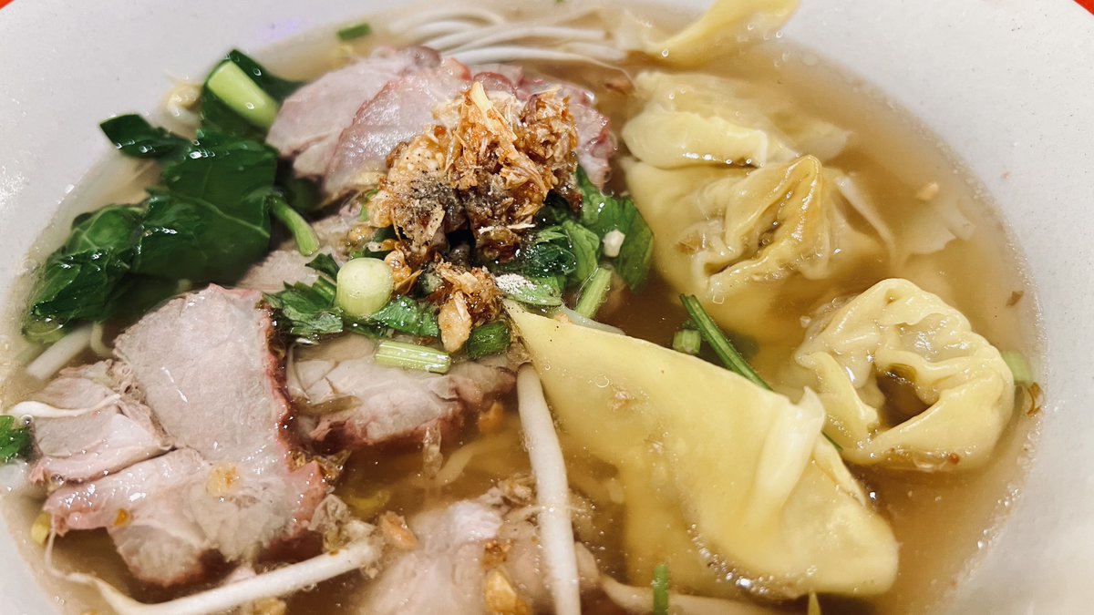 AsiaFocuss's tweet photo. A new restaurant in the Elephant town of Mae Wang out from Chiang mai.  Foreigners welcome as it’s a unique cultural and culinary experience. Gorgeous long tree tables with attentive staff.  English name says Huean Mai Saraphi Noodles

https://t.co/VgurEY4Xnd https://t.co/ofTCYecsbd