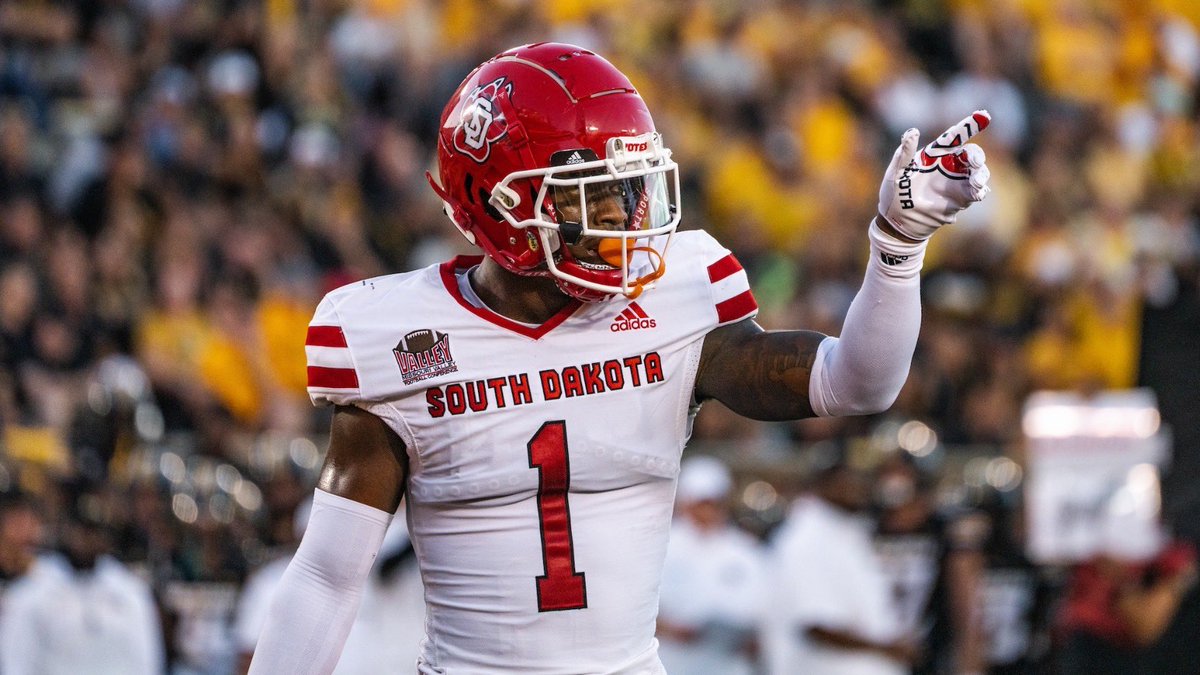 After a great conversation with @CoachTaylorDB I am blessed to receive an offer from The University of South Dakota ! #agtg #USD