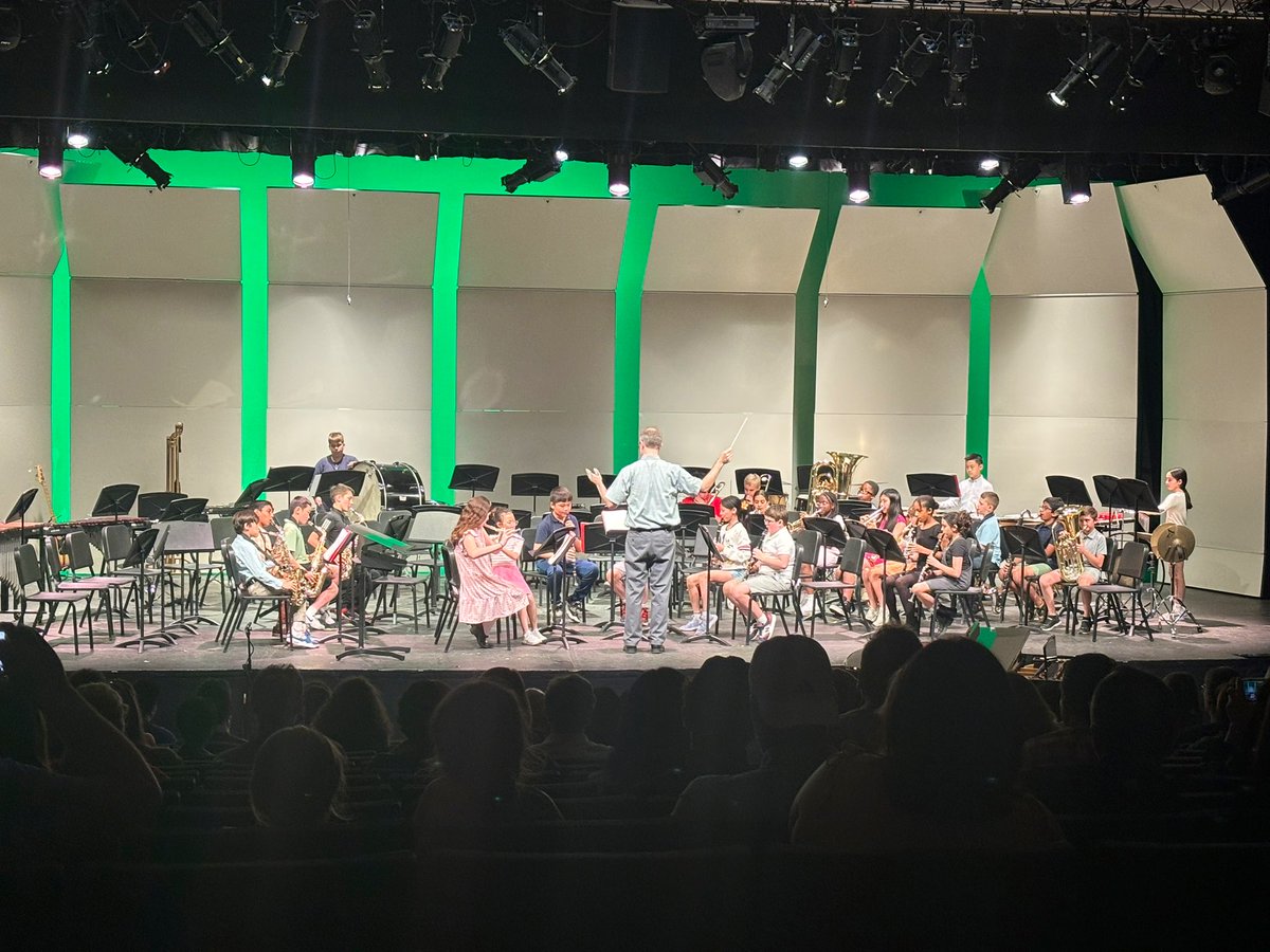 DSFPArts's tweet image. Congrats to all of the students and directors who performed at the Band &amp;amp; Strings Festival tonight! @DSteachlearn @doversherbornms @doversherbornhs @ChickeringDover