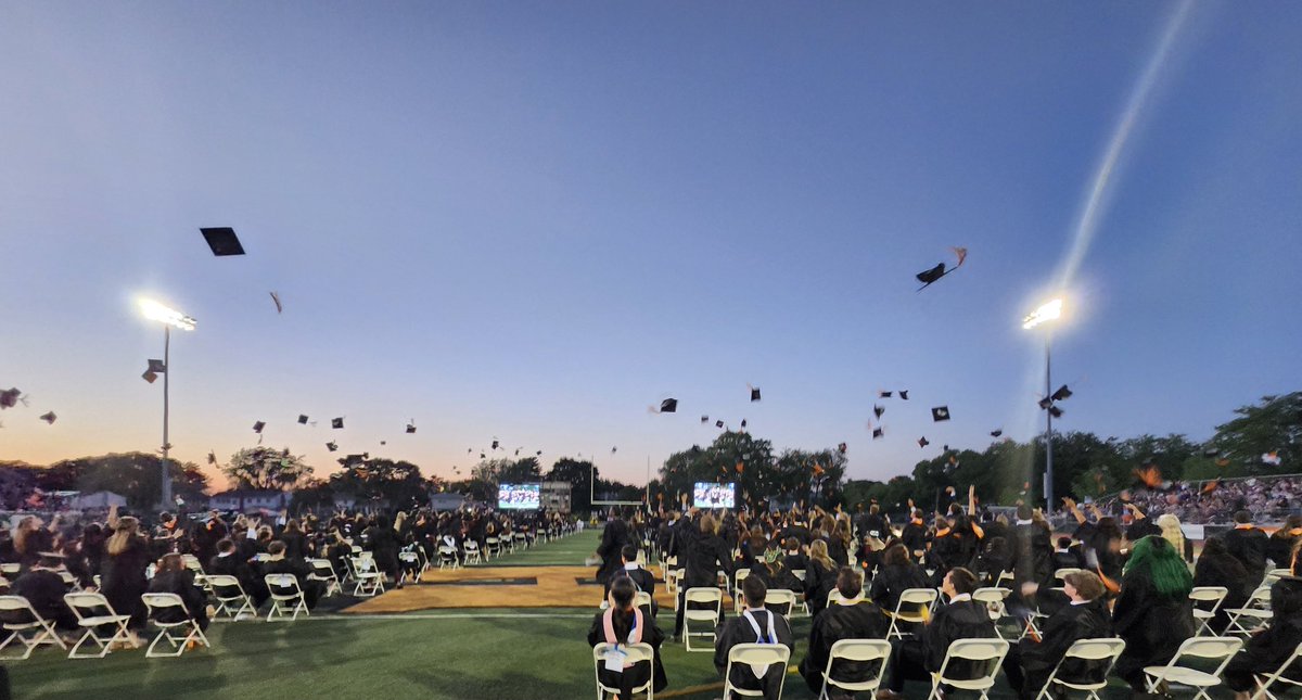 LifeAfterHersey's tweet photo. Congrats, Class of 2024! #214Grad https://t.co/x0lrYNh7VJ