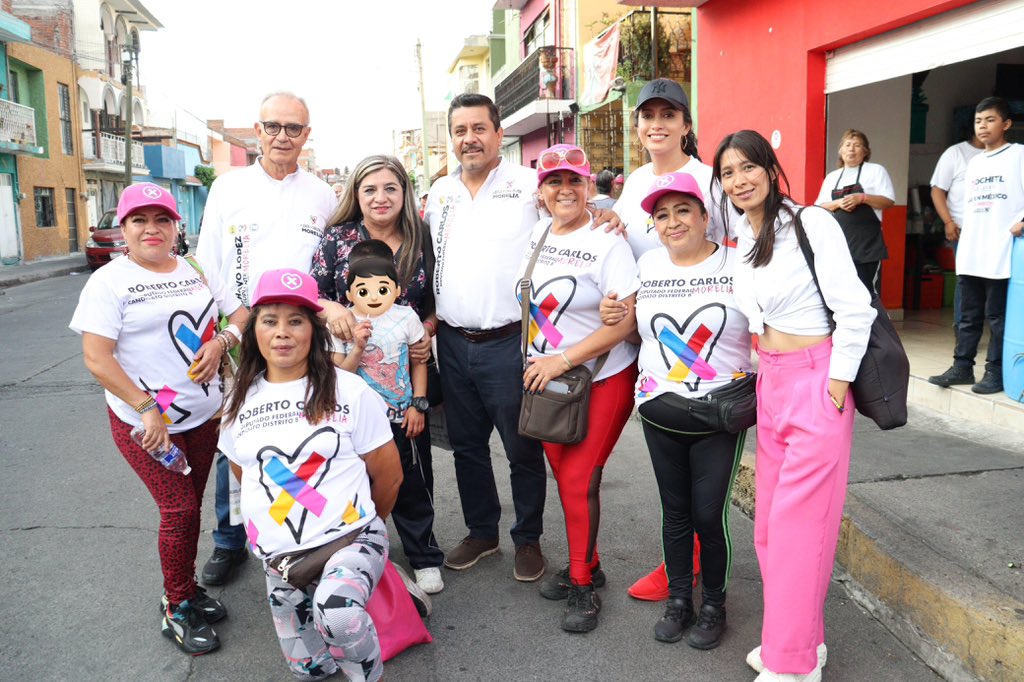 RobertoCaLopezG's tweet photo. ¡Gracias Melchor Ocampo y Las Flores!
A 11 días de la victoria, seguimos caminando de la mano de las y los morelianos. Les vamos a seguir cumpliendo y no les vamos a fallar 💙❤️💛
#RobertoCarlosDiputado #VotaPRI #VotaPAN #VotaPRD https://t.co/U1mJnbMA70