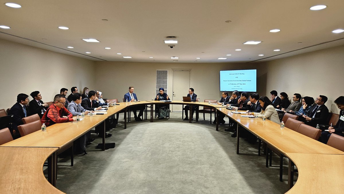 ASEAN Ambassadors held an informal meeting with Ms. Amina J. Mohammed, UN Deputy Secretary-General on repositioning the UN development system to better support the implementation of the 2030 Agenda 🇧🇳🇰🇭🇮🇩🇱🇦🇲🇾🇲🇲🇵🇭🇸🇬🇹🇭🇹🇱🇻🇳🤝🇺🇳