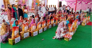 There are many people in the world who are unable to get even two meals a day. Therefore, followers of Dera Sacha Sauda keep fast one day a week and deposit the food of that day in Food Bank so that it can be delivered to the needy people. #GiftOfFood Free Ration kits Ram Rahim