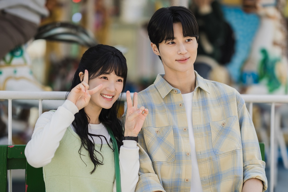 soompi's tweet photo. "#LovelyRunner" Ranks No. 1 On @Viki For 6 Weeks + Achieves Highest Viewer Count Of 2024 Dramas
https://t.co/7RN0FYE1eO https://t.co/KZs1R7Nhun