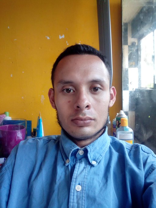 Sin novia y solo y tal vez no ser&eacute; guapo pero me veo bien sin as&iacute; https://t.co/mLQwmb5UTI