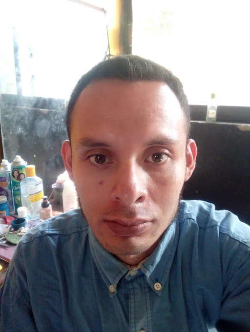 Sin novia y solo y tal vez no ser&eacute; guapo pero me veo bien sin as&iacute; https://t.co/mLQwmb5UTI