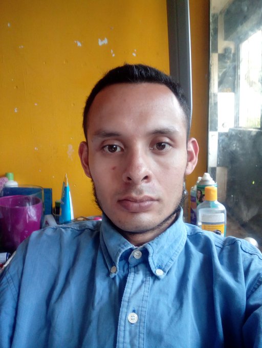 Sin novia y solo y tal vez no ser&eacute; guapo pero me veo bien sin as&iacute; https://t.co/mLQwmb5UTI