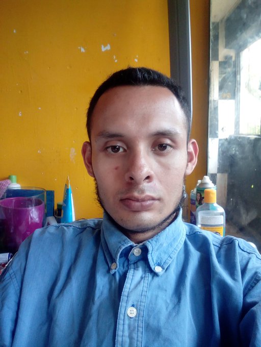 Sin novia y solo y tal vez no ser&eacute; guapo pero me veo bien sin as&iacute; https://t.co/mLQwmb5UTI