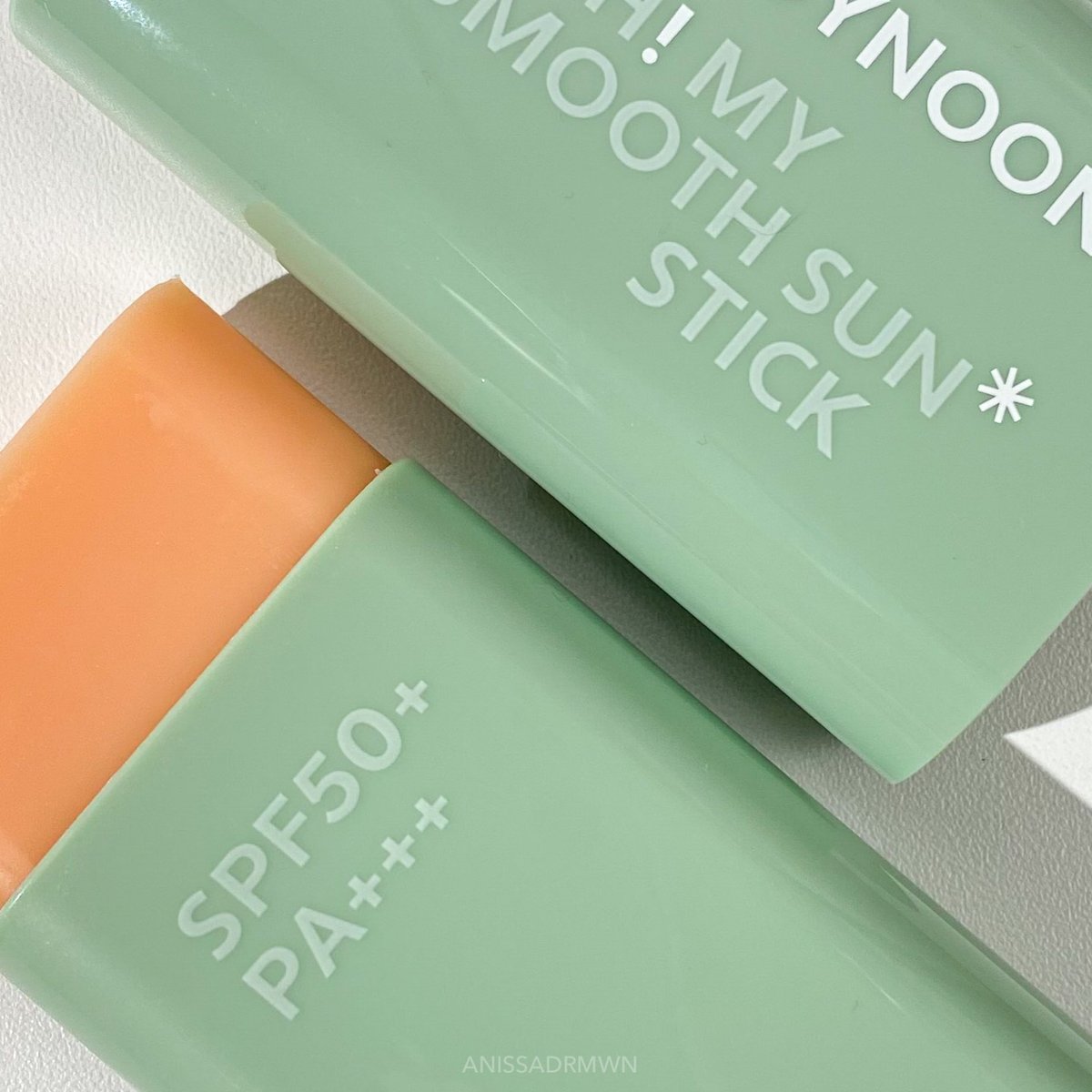 icaaapdeh's tweet photo. #ReviewnyaIca [❤️+🔁] Oh! My So Smooth Sun Stick by Voynoon🍃

Siapa disini yang masih suka mager reapply suncreen hayoo ngakuu?!😠 Jangan yaa! Karena sunscreen tuh menurutku step skincare yang paling penting dan gaboleh diskip sama sekalii donggsss😌☁️✨ https://t.co/dkDd3h27mZ