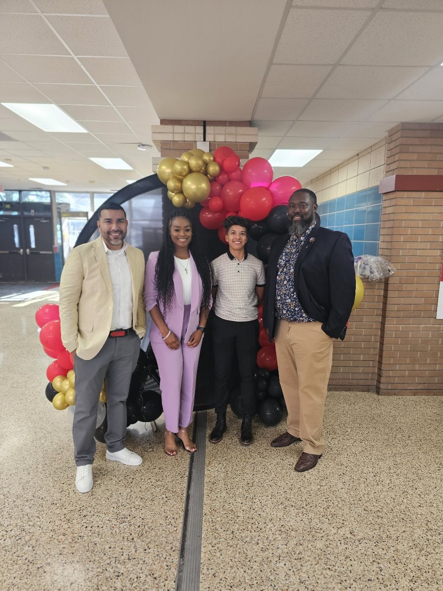 TheCoachMWilli1's tweet photo. 2023-2024 Hambrick Middle School  Athletic Awards Banquet @HambrickMS_AISD @AldineAthletics https://t.co/LoLLA0TpBR