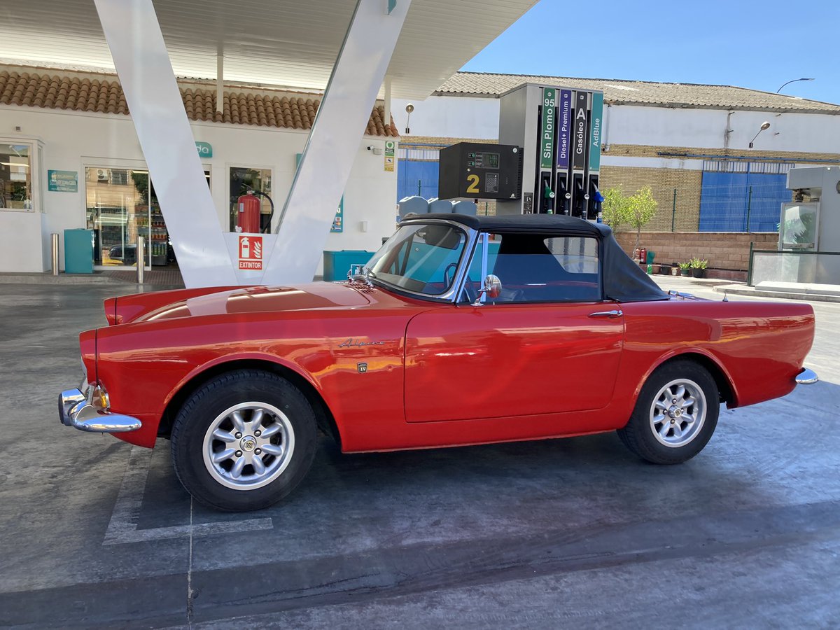 essanjeronimo's tweet image. Hola amigos, hoy nos ha visitado un precioso clásico inglés, un modelo casi en extinción, y súper cuidado, con todos ustedes el SUNBEAM Alpine del 64!!🤩
👏🏻👏🏻👏🏻👏🏻👏🏻👏🏻