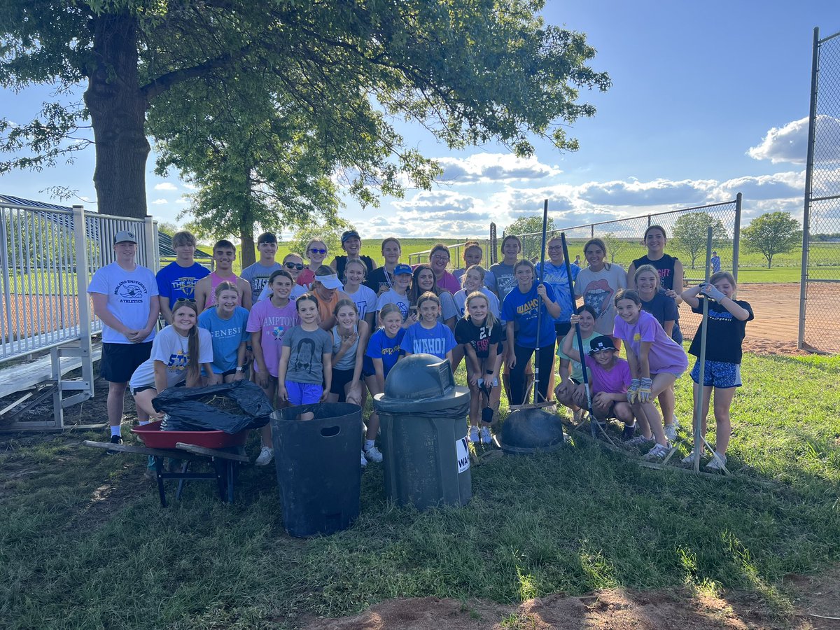 kchristen12's tweet photo. Thank you, thank you, thank you to WDSA Players, Coaches, Families, and Bethlehem Youth Group! They showed up tonight to rake, drag, and help pick up debris and cornstalks to make sure the fields that were flooded yesterday are ready for play Friday! We are so thankful for you! https://t.co/QcnDupqMwv