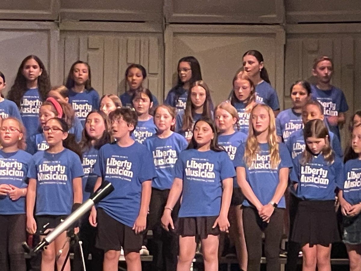 Liberty_D135's tweet photo. What a show! Our choir performed their hearts out! They have really grown this year! So proud!!!! #osd135 #Libpride https://t.co/HwvJR6Hl1U