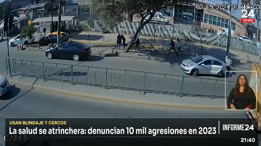 24HorasTVN's tweet photo. 📺 #24Central  

Usan blindaje y cercos.

La salud se atrinchera: denuncian 10 mil agresiones en 2023.

🖥 #TVNPlay ➡️ https://t.co/Gb7CzQZX5E
📡 En vivo ➡️ https://t.co/sSLH5WErww
