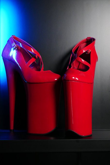 👠With each calculated step, her giant red heels echoed like a death knell, shattering the hearts of those