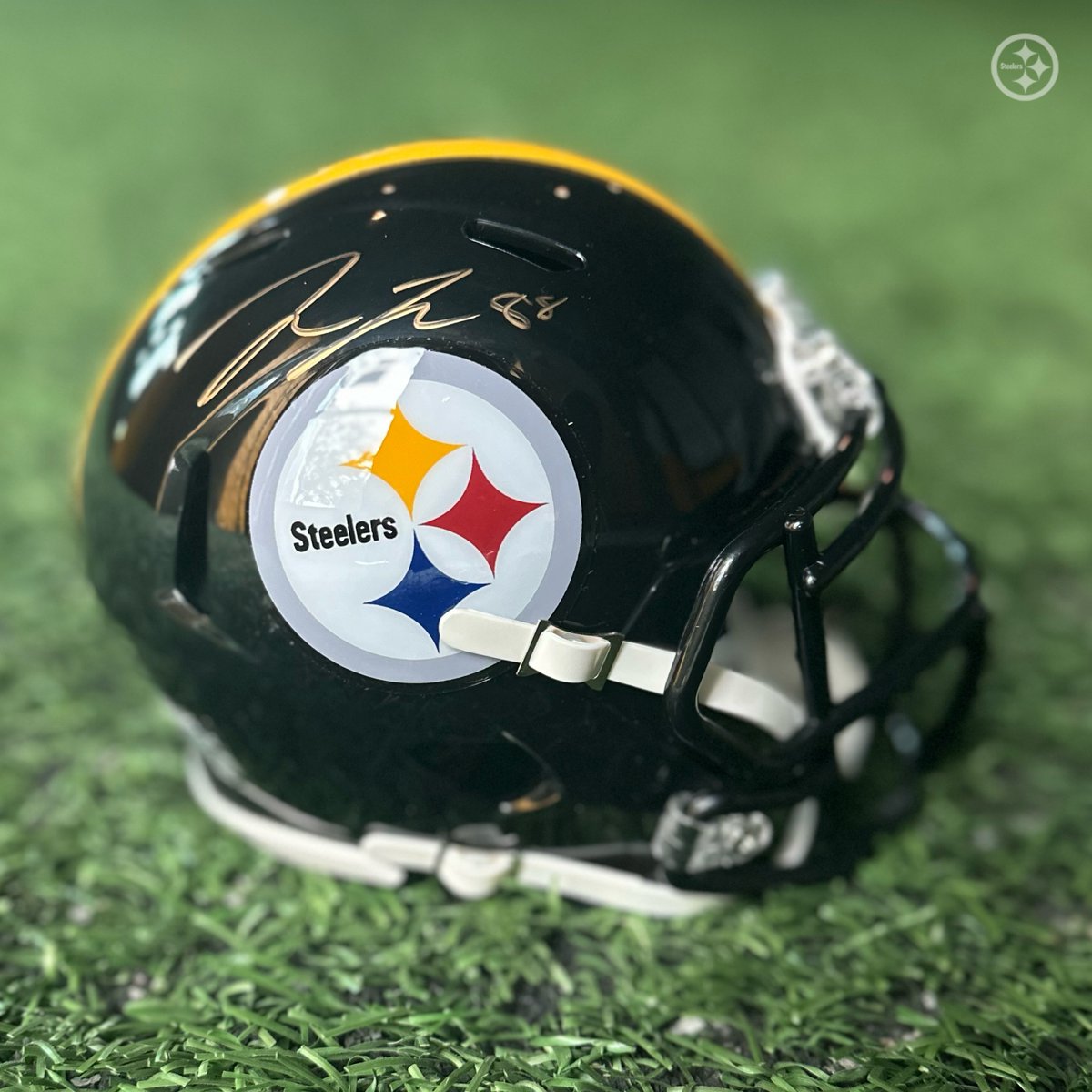 RP for your chance to win this signed <a href="/pat_fry5/">Pat Freiermuth</a> mini helmet!