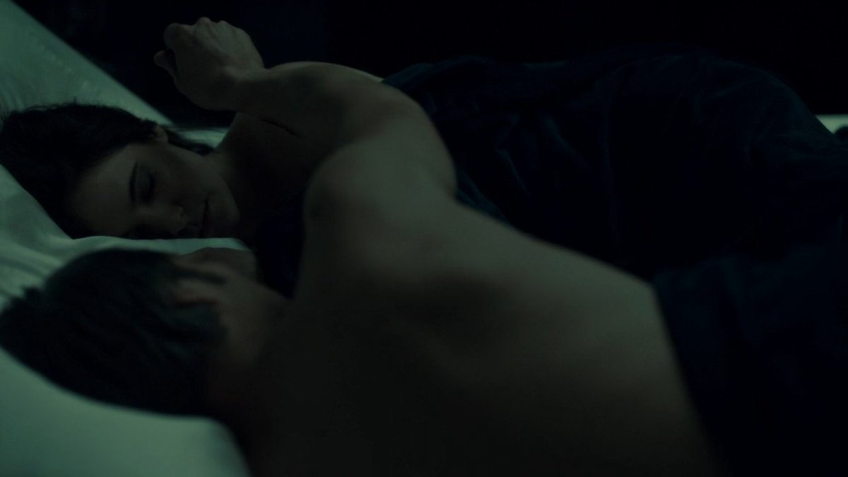 Bean_Scheme's tweet photo. The correct interpretation of this scene is that Hannibal probably drugged Alana.
My interpretation is that he laid some stellar pipe and it put her in a coma.
#ThisIsMyDesign #HannibalRewatch #Futamono https://t.co/Q4PHir8ECa