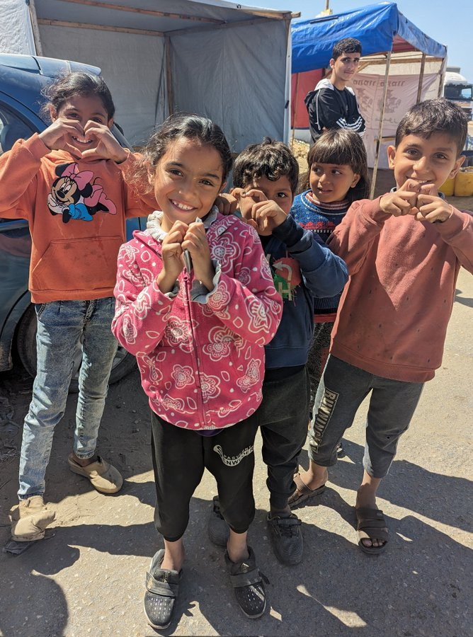 noelieululanib's tweet photo. #GoodMorningGaza💛☀️#Rafah 🫶#KhanYunis✨
✨#WestBank✨#palestina 🍉#FOCUS on the children in #Gaza 💫ن النهر إلى البحر،ستكون فلسطين حة»🧡🌊'from the River to the Sea, Palestine will be free'💫#PrayForJabalia 🕌 #SafeHarborInGaza🕊️ #CeaseFire_NOW🇵🇸✨@DoYouEvenLif🫶التصوير🍉 https://t.co/u9Je9Sx1yS