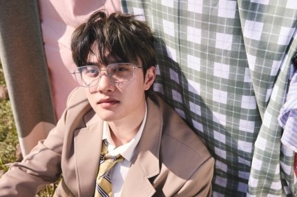USEXOLUNION's tweet photo. [Article] Do Kyung-soo, Chen, Suho relay solo sortie... EXO, exemplary case of Jangsu Group activities.

Legendary group EXO is showing outstanding performance in each member's solo activities, setting an example as a 'longevity group'.  

After debuting with their first mini album 'MAMA' on April 8, 2012, EXO was loved for many hit songs such as 'Growl', 'Love Shot', 'Tempo', and 'Call Me Baby'. They rose to the ranks of top singers upon their debut and experienced controversies such as the departure of some members, but they honestly maintained their own style and played an active role as a representative 3rd generation group. Despite the fact that it has been difficult for several years to promote as a full group due to the members' relay military service, individual members have shown their presence by performing solo activities in all directions, and are still active, leaving a strong impact on the music industry, even now, 13 years after their debut. 

Following Do Kyung-soo (D.O.), Chen and Suho are also scheduled to release solo albums in May, and the 'EXO solo season' that fans will be very happy about will continue. Park Song-ah, a popular music critic, said, “EXO members are broadening their individual musical spectrum through solo activities. “The fact that each member brings out his or her own unique style while also carrying out group activities is not just an individual activity, but contributes to further strengthening the group’s brand and image,” he said. 

Last April, the full-length fan meeting 'One' was successfully held at the Inspire Arena. Excluding Kai and Sehun, who are serving in the military, six members including Suho, Xiumin, Baekhyun, Chen, Chanyeol, and D.O. participated in the fan meeting, showing their continued chemistry and strong friendship. 

In this way, EXO is developing its individual capabilities through non-stop solo activities at a time when it is impossible to promote as a complete group. Following the synergy shown as a group, it is an ideal move in that they share their growth process with fans by showing musical expansion through unit and solo activities.

Critic Park said, “Not only EXO but also many idol group members are expanding their musical spectrum through solo activities, which not only provides new musical experiences to fans, but also serves as an opportunity for the members themselves to grow as artists.” “In this case, we are striking a balance by expressing each individual’s individuality while maintaining the team’s identity,” he commented

https://t.co/052Y7DYMES

#EXO #엑소 @weareoneEXO